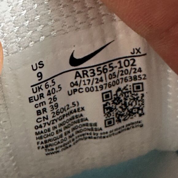 NEW Nike Shox R4 Shoes White Metallic Silver Volt AR3565-102 Women's Size 9 - Picture 9 of 9